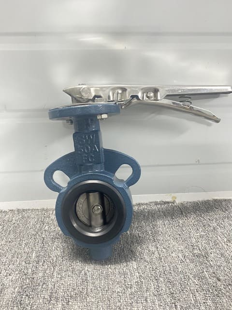 Hướng dẫn cách lắp đặt van bướm 11 Van-buom-than-gang-canh-inox-tay-gat