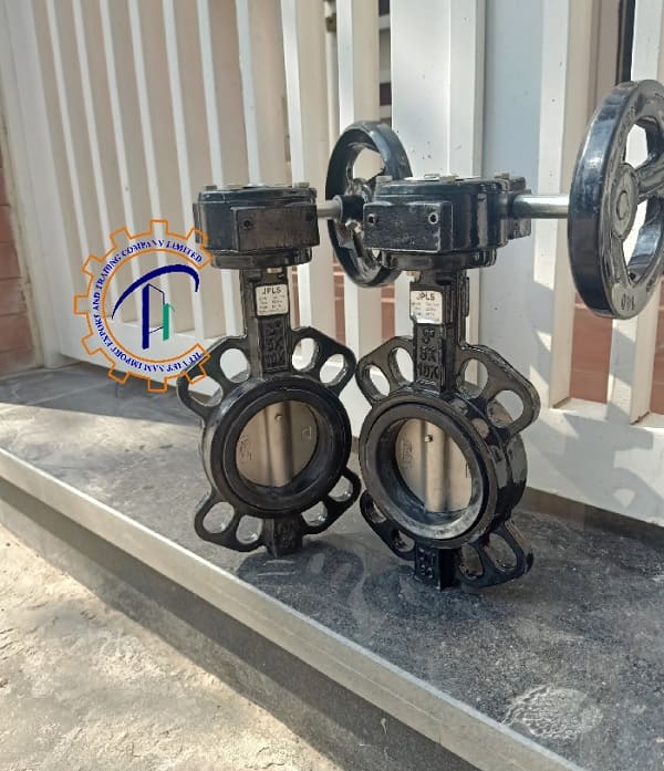 van-buom-gang-tay-quay