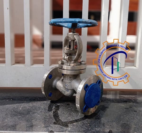 van-cau-hoi-chu-nga-inox