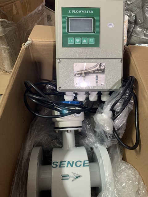 dong-ho-nuoc-dien-tu-man-hinh-roi