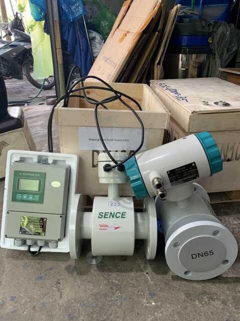 gia-dong-ho-nuoc-dien-tu-sence-ht