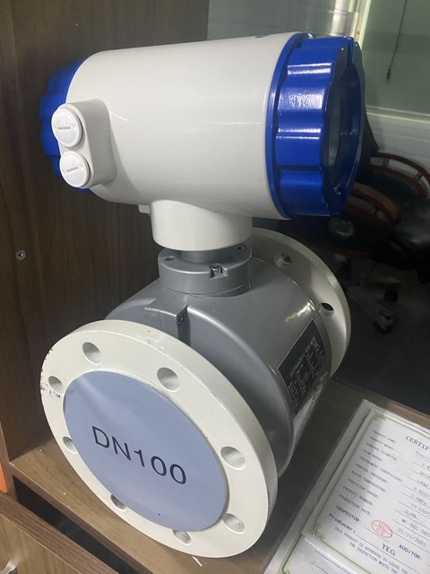 Dong-ho-nuoc-dien-tu