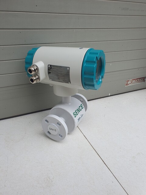 Đồng hồ nước thải sence 15 dong-ho-nuoc-thaisence-man-hinh-hien