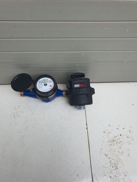 Đồng hồ nước sence DN15 16 dong-ho-nuoc-sence-dn15-dang-co