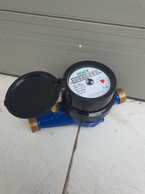 dong-ho-nuoc-sence-dang-co-lap-ngang