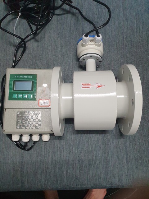 Đồng hồ nước thải sence 16 dong-ho-do-nuoc-thai-sence-man-hinh-roi