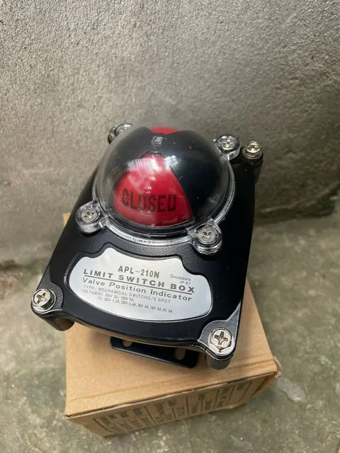 Limit-Swith-box-chong-chay-no-1_1.webp